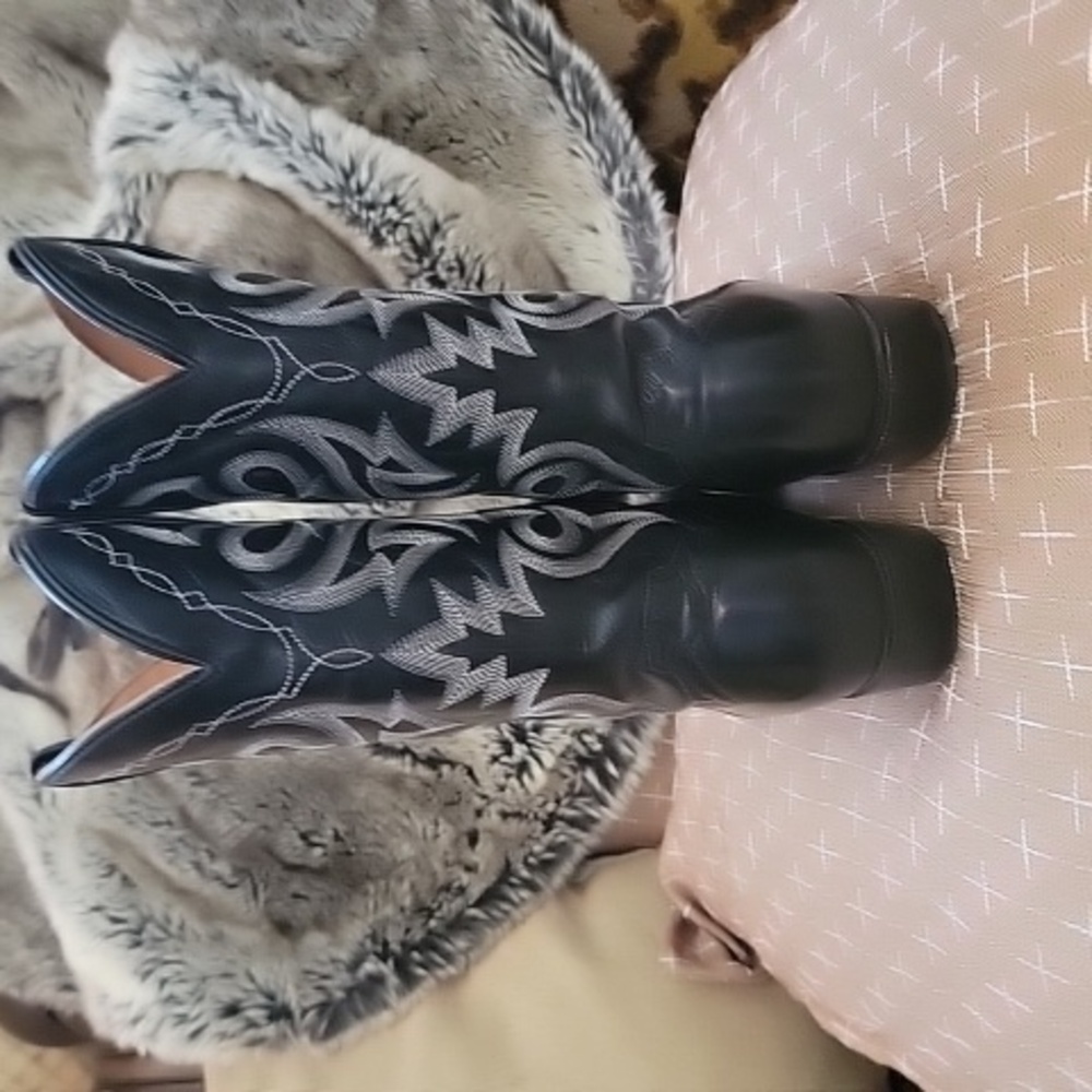 Dan Post Black Western Cowboy Boots with Decorative Stitching - Picture 6 of 11